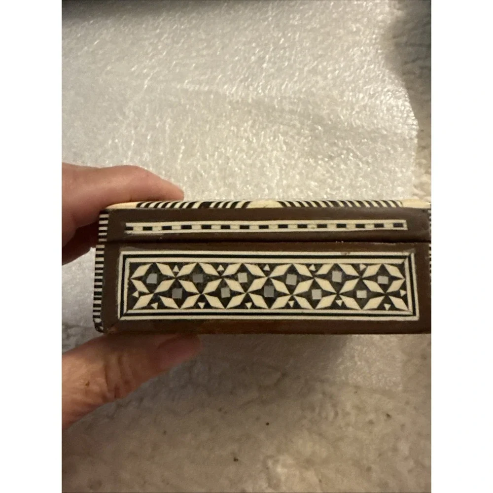 Vintage Mother of Pearl Inlay Wood Box 4